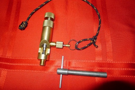 Se vende esta bonita y extremadamente  rara llave de fuego de percusión para cañón de avancarga. Proviene 00