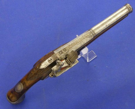 Voy a colocar unas fotos de un arma larga alemana de llave de mecha del siglo XVI. 92