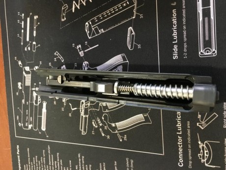 Hola vendo mi Sig Sauer Sp 2022 del 9 mm parabellum con 200 cartuchos tirados, está impoluta y va fenomenal, 01