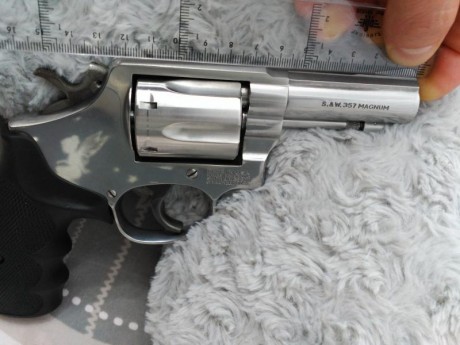 Saco a la venta este revolver:

MARCA:  Smith & Wesson.

MODELO: 65-5.

CAÑON: 3 pulgadas.

CALIBRE: 170