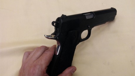 Vendo pistola NORINCO , modelo 1911 calibre 45,Seguro empuñadura sobredimensionado , martillo custom aligerado 01