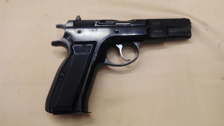 VENDIDA
 ,Vendo PISTOLA CZ 75 , de los primeros modelos, año 79 ,calibre 9 Parabellum , en muy buen estado 02