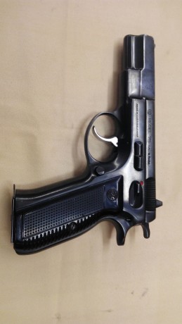 VENDIDA
 ,Vendo PISTOLA CZ 75 , de los primeros modelos, año 79 ,calibre 9 Parabellum , en muy buen estado 00