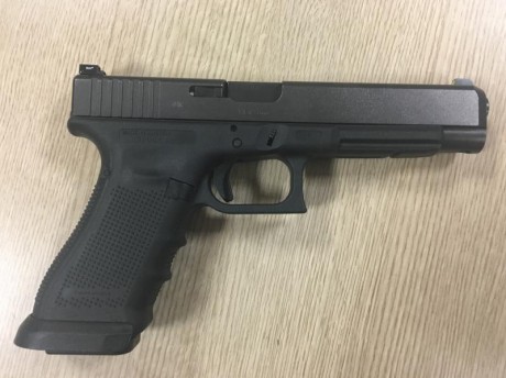 Buenas 

Vendo:
Pistola GLOCK
Modelo 34
Calibre 9 mm
Generacion 4
Dos cargadores
Backtrap 
Maletín abs 01