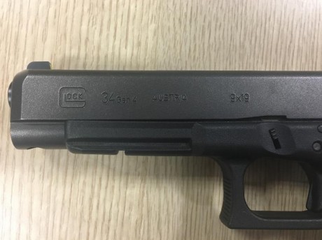 Buenas 

Vendo:
Pistola GLOCK
Modelo 34
Calibre 9 mm
Generacion 4
Dos cargadores
Backtrap 
Maletín abs 00
