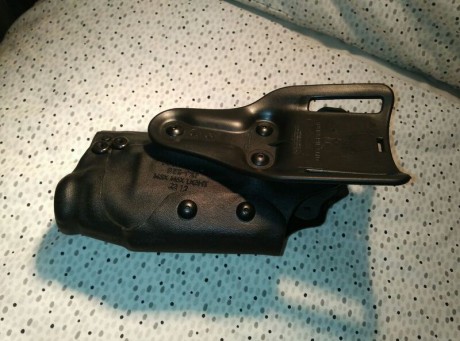 Vendo pistolera safariland 6035 negra, modelo para beretta 92 con linterna. 

Se trata de una pistolera 31