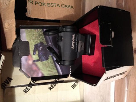 Buenos días a todos;

Vendo visor punto rojo AIMPOINT MICRO H-2 2MOA, con sólo tres días de uso, con alzador 02