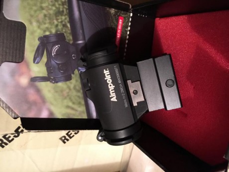 Buenos días a todos;

Vendo visor punto rojo AIMPOINT MICRO H-2 2MOA, con sólo tres días de uso, con alzador 00