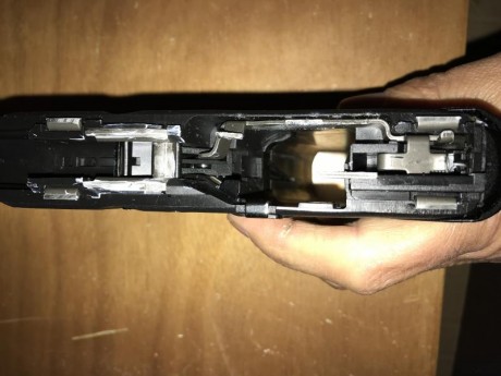 Vendo Glock 23 en perfecto estado con dos cargadores, miras regulables y rabera prolongada. Se adjunta 32