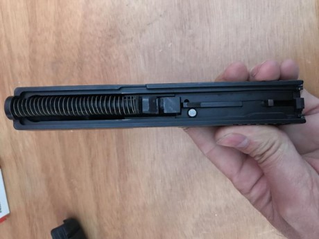 Vendo Glock 23 en perfecto estado con dos cargadores, miras regulables y rabera prolongada. Se adjunta 31