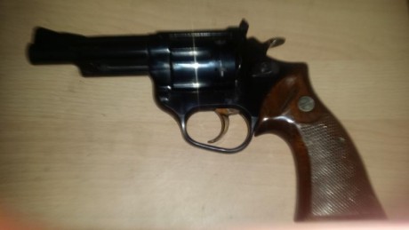 Buenos días, muy a pesar mío pongo en venta mi querido revolver Astra Pólice con tambor de 9mm para hacer 02