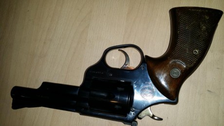 Buenos días, muy a pesar mío pongo en venta mi querido revolver Astra Pólice con tambor de 9mm para hacer 00
