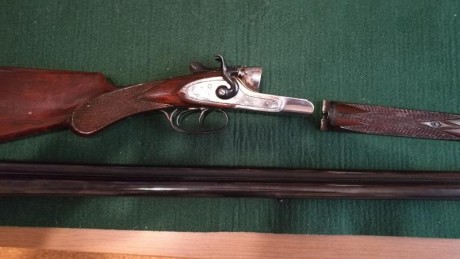 Vendo escopeta de perrillos antigua de la marca Sarasqueta del calibre 12. Esta restaurada.
El arma esta 10
