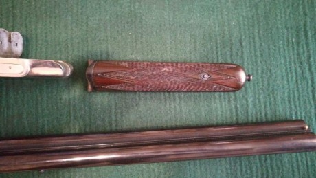 Vendo escopeta de perrillos antigua de la marca Sarasqueta del calibre 12. Esta restaurada.
El arma esta 22