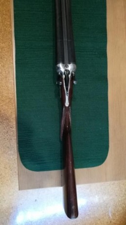 Vendo escopeta de perrillos antigua de la marca Sarasqueta del calibre 12. Esta restaurada.
El arma esta 21