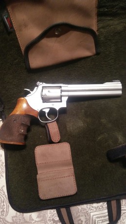Buenas, un amigo vende este revolver, perfecto estado estético y de tiro, se encuentra en Pontevedra y 02