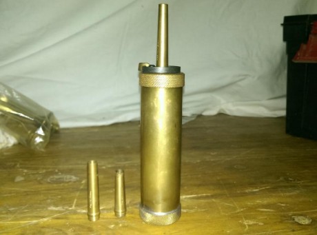 Hola.
Vendo povorera de laton, en buen estado y funcionamiento. Tiene tres boquillas, 18, 24 y 30 grains
Precio: 00