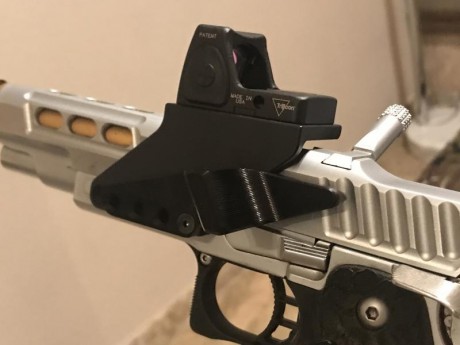 Hola, vendo montura para visor Trijicon RMR para pistolas 2011, STI, SPS, INFINITY, BUL, etc habría que 21