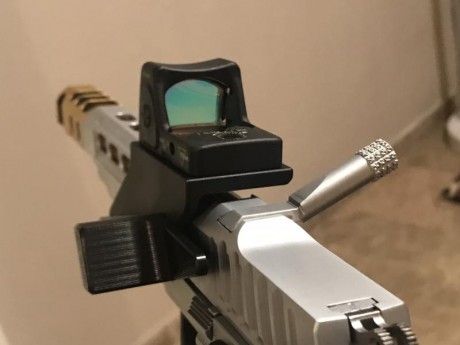 Hola, vendo montura para visor Trijicon RMR para pistolas 2011, STI, SPS, INFINITY, BUL, etc habría que 20