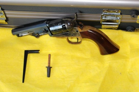 Colt pocket 31. de Uberti. Un revolver precioso en un estado excelente, solo hay que cambiar el reten 00