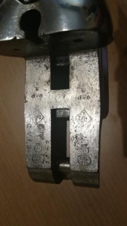 Vendo escopeta de perrillos antigua de la marca Sarasqueta del calibre 12. Esta restaurada.
El arma esta 52