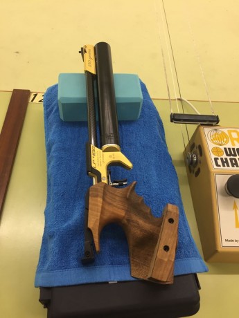 Se vende pistola IMPOLUTA, se compro a finales de Febrero.

Es una versión especial conmemorativa de los 02