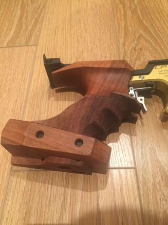 Se vende pistola IMPOLUTA, se compro a finales de Febrero.

Es una versión especial conmemorativa de los 10