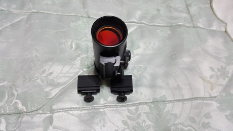 Vendo punto rojo para carriles de 11mm., con adaptadores a carriles picatinny y weaver, su precio es 50 02