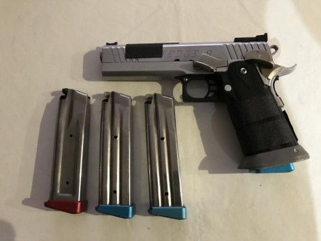 Buenas.
Como ya hace un año que me pasé al 40, vendo mi STI EDGE en Inox. por no usarla.

La pistola está 01