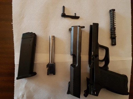 Vendo o cambio pistola HK-USP standar  (la usada por las FF.CC.) pero en calibre 40 S&W.  en perfecto 11