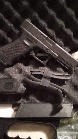 Buenas,

Pongo a la venta glock 17 4gen en su maletín con sus cargadores y todos sus accesorios.
Tiene 01