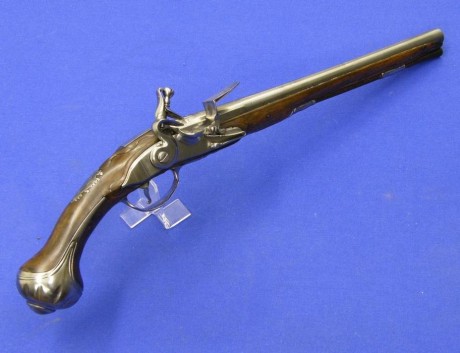 Voy a colocar unas fotos de un arma larga alemana de llave de mecha del siglo XVI. 121