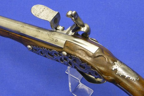 Voy a colocar unas fotos de un arma larga alemana de llave de mecha del siglo XVI. 130