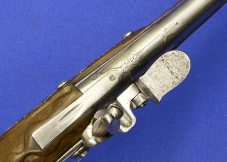 Voy a colocar unas fotos de un arma larga alemana de llave de mecha del siglo XVI. 142