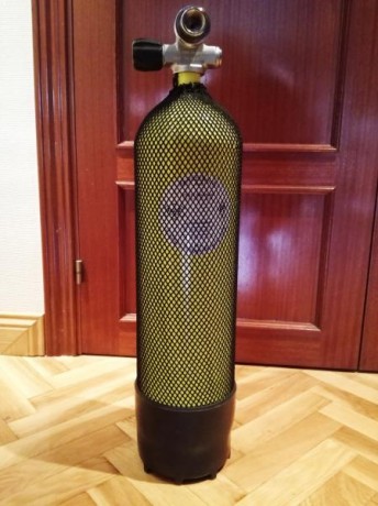 Vendo botella SCUBA 300 bares, seis litros de capacidad. Fue adquirida nueva y se ha usado exclusivamente 02