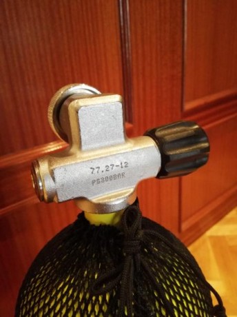 Vendo botella SCUBA 300 bares, seis litros de capacidad. Fue adquirida nueva y se ha usado exclusivamente 00