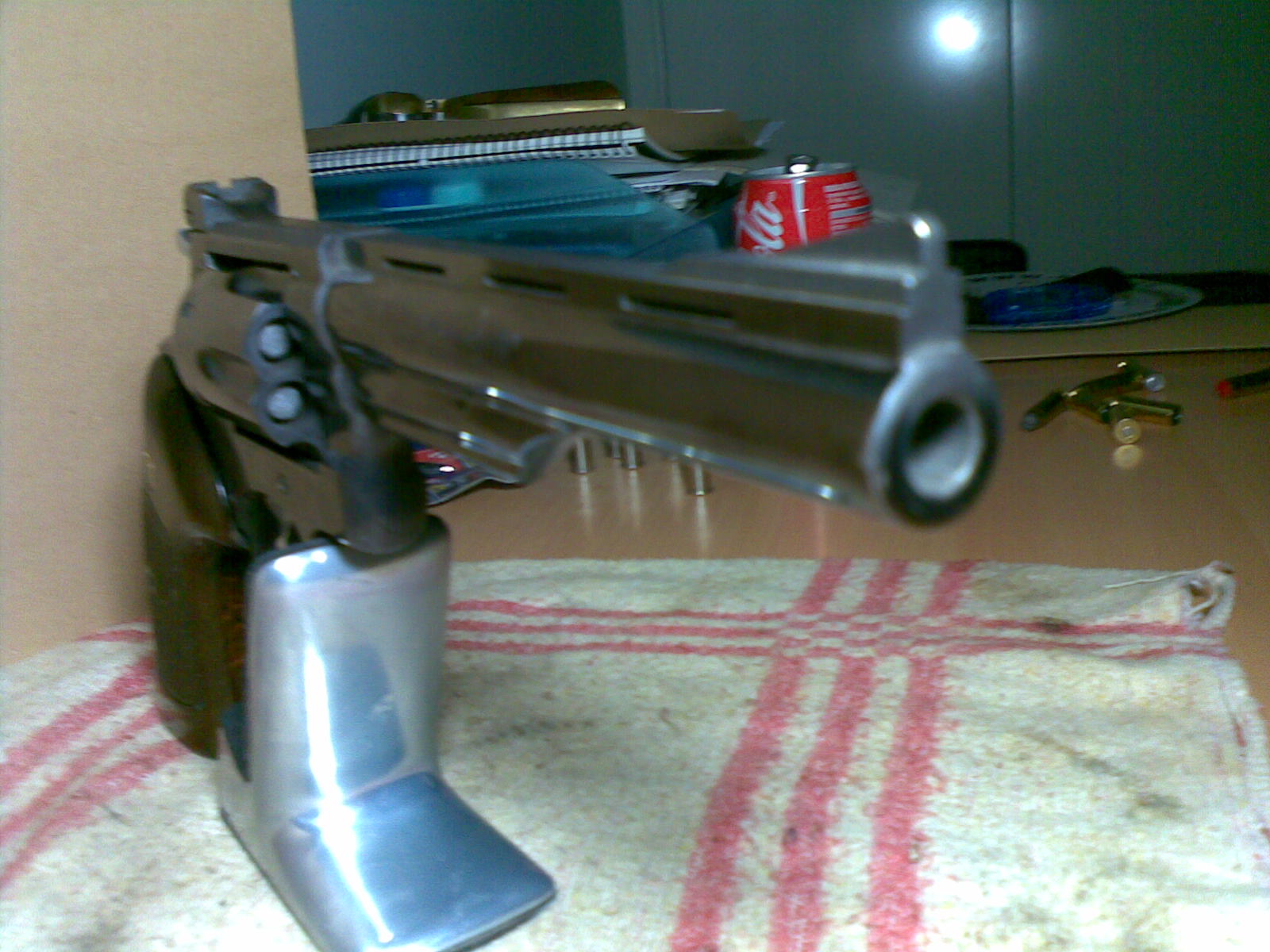 Hola a todos,este es mi 357 llama comancheIII,una joya,seguro que no esta a la altura de los S,W pero,os 60