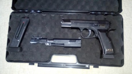 Se vende pistola sps combat 9mm  con carro tanfoglio del 22 lr un cargador de cada calibre y su maletin 02