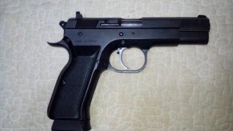 Se vende pistola sps combat 9mm  con carro tanfoglio del 22 lr un cargador de cada calibre y su maletin 00