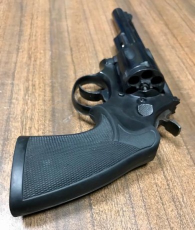 Llama Comanche III, seis pulgadas, en perfecto estado. Agrupa muy bien. Calibre 357, utilizado con 38. 02