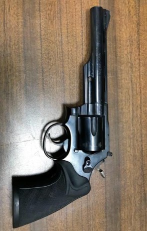 Llama Comanche III, seis pulgadas, en perfecto estado. Agrupa muy bien. Calibre 357, utilizado con 38. 01