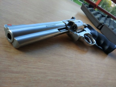 Buenas. Un amigo me pide que ponga a la venta su Smith & Wesson modelo 686. Es del .357 (aunque dispara 11