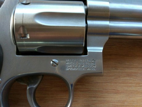 Buenas. Un amigo me pide que ponga a la venta su Smith & Wesson modelo 686. Es del .357 (aunque dispara 10