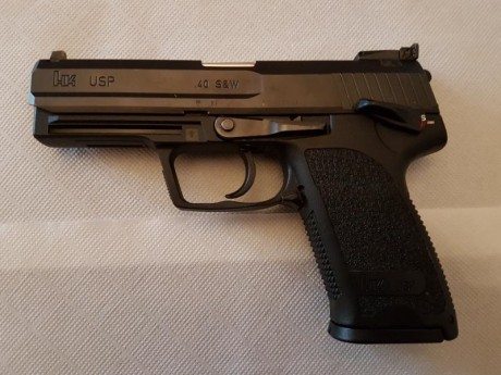 (REBAJADA A 295€)
Vendo pistola HK-USP standar (la usada por las FF.CC.) en calibre 40 S&W. en perfecto 02