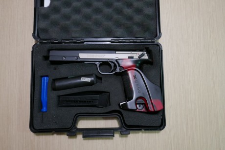   VENDIDA  . Pistola Hammerli X-Esse Long Cal. 22 (ideal para iniciarse en el tiro de precisión). Estado 02