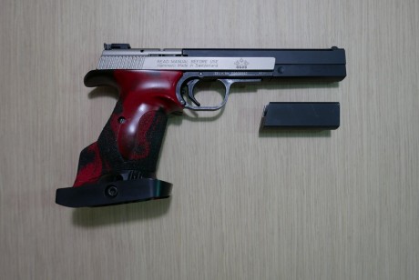   VENDIDA  . Pistola Hammerli X-Esse Long Cal. 22 (ideal para iniciarse en el tiro de precisión). Estado 01