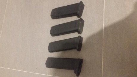 Hola compañeros
Pongo a la venta 4 cargadores de HK USP y una funda de extraccion rápida para USP también. 00