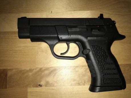 Vendo Tanfoglio de polimero en9Parabelum
Compre como un capricho a un compañero 
de club.En buen estado 02