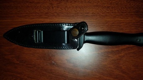 Cuchillo botero Aitor fabricado en Ermua, funda original de cuero, perfecto estado.

Precio 35€ más envío 02
