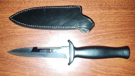 Cuchillo botero Aitor fabricado en Ermua, funda original de cuero, perfecto estado.

Precio 35€ más envío 00